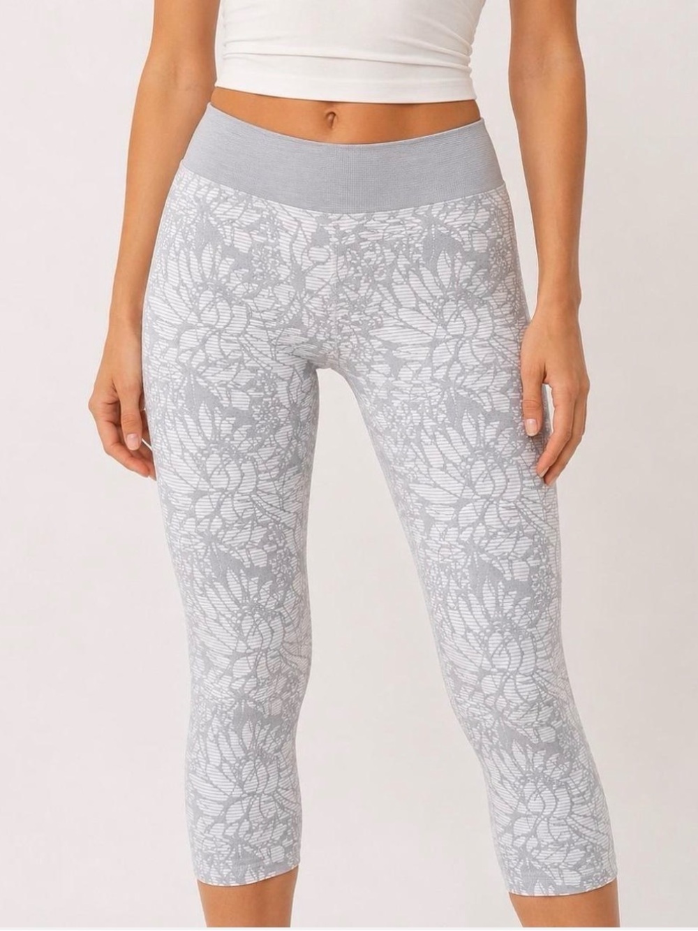 Fabletics Light Gray Floral Cropped Leggings